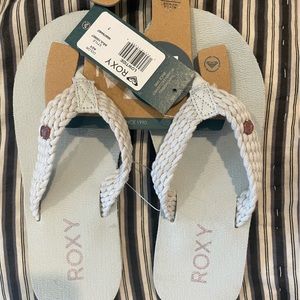 Light grey Roxy Flip Flop. Size 7